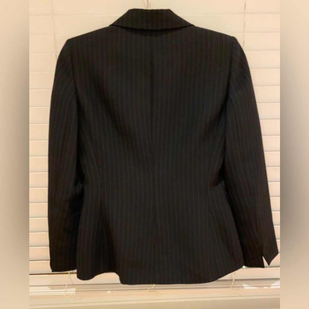 TAHARI Arthur S. Levine from Holt Renfrew Black with Pinstripes Jacket Size 4 - Picture 4 of 11